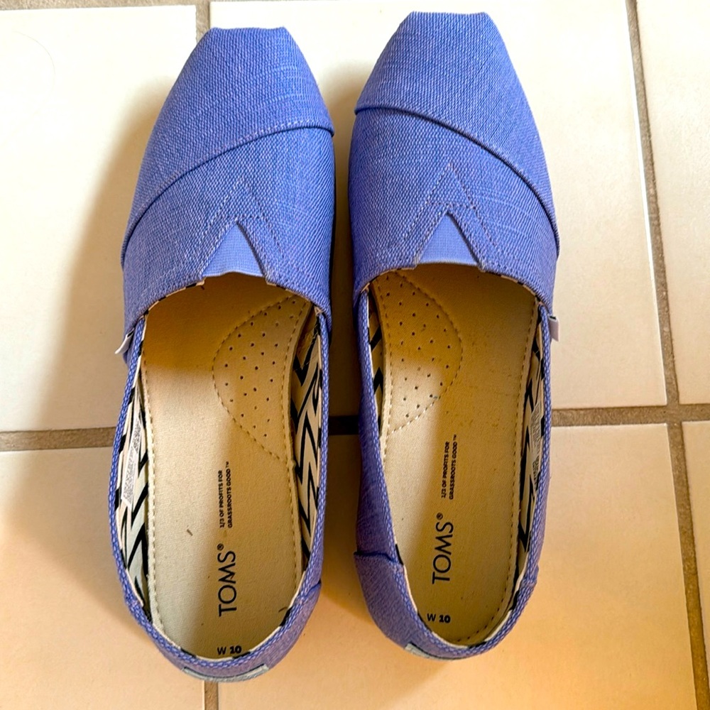 NWOT TOMS lilac flats for spring size 10